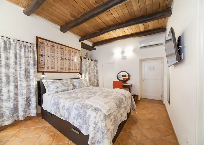Palazzo Marigliano 4* נאפולי